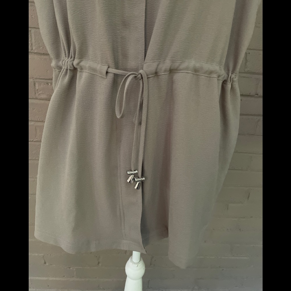 Lisa Rinna Taupe Vest 1X - Picture 6 of 13